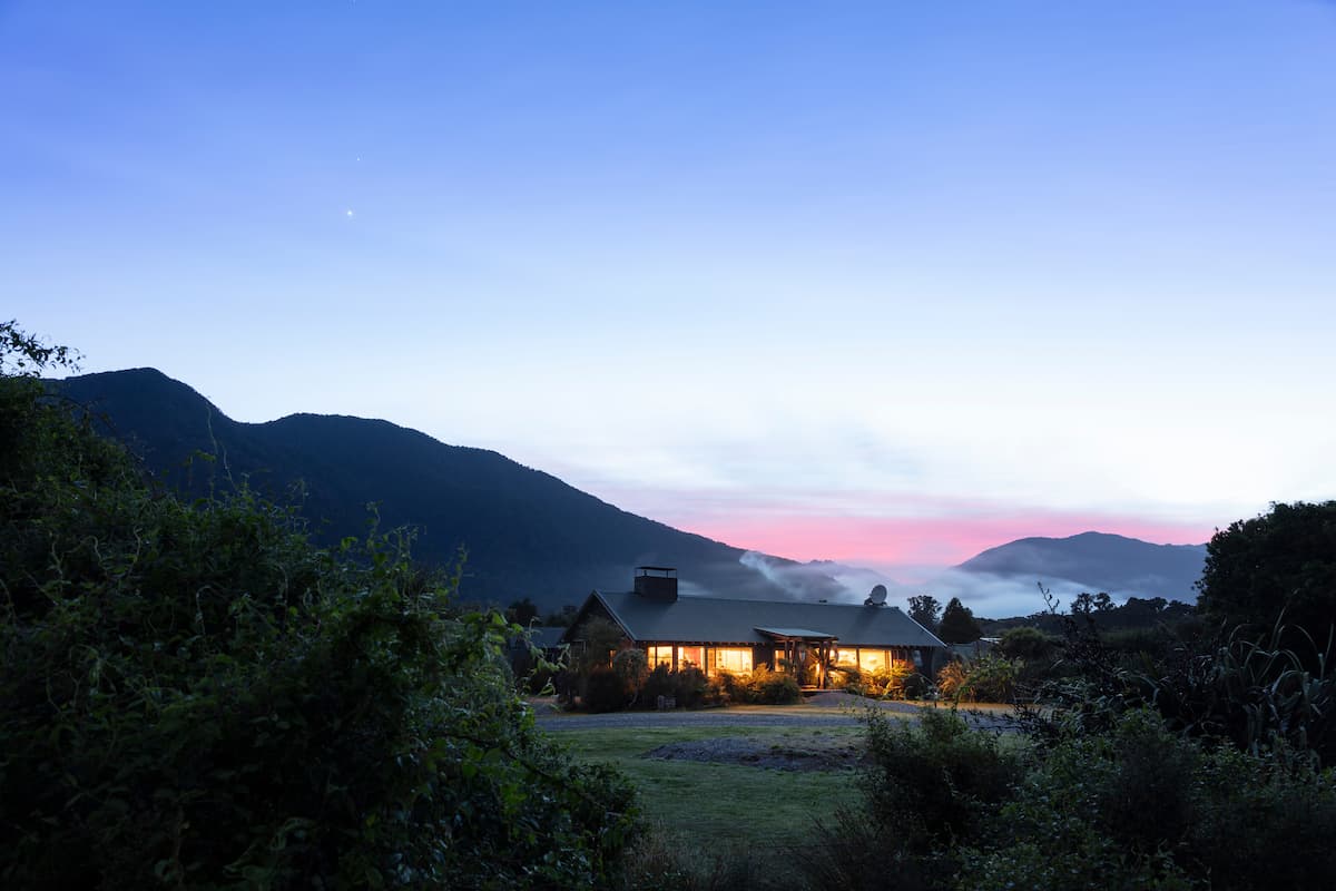 Hollyford external lodge dusk