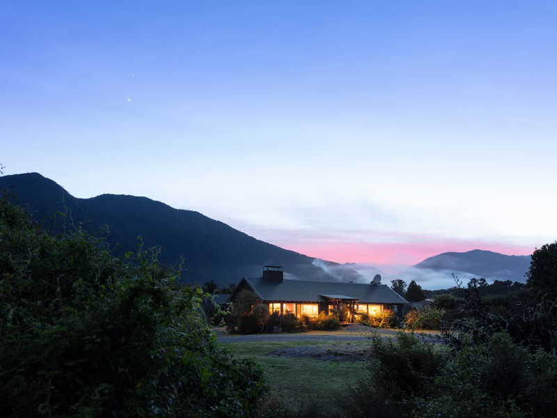 Hollyford external lodge dusk