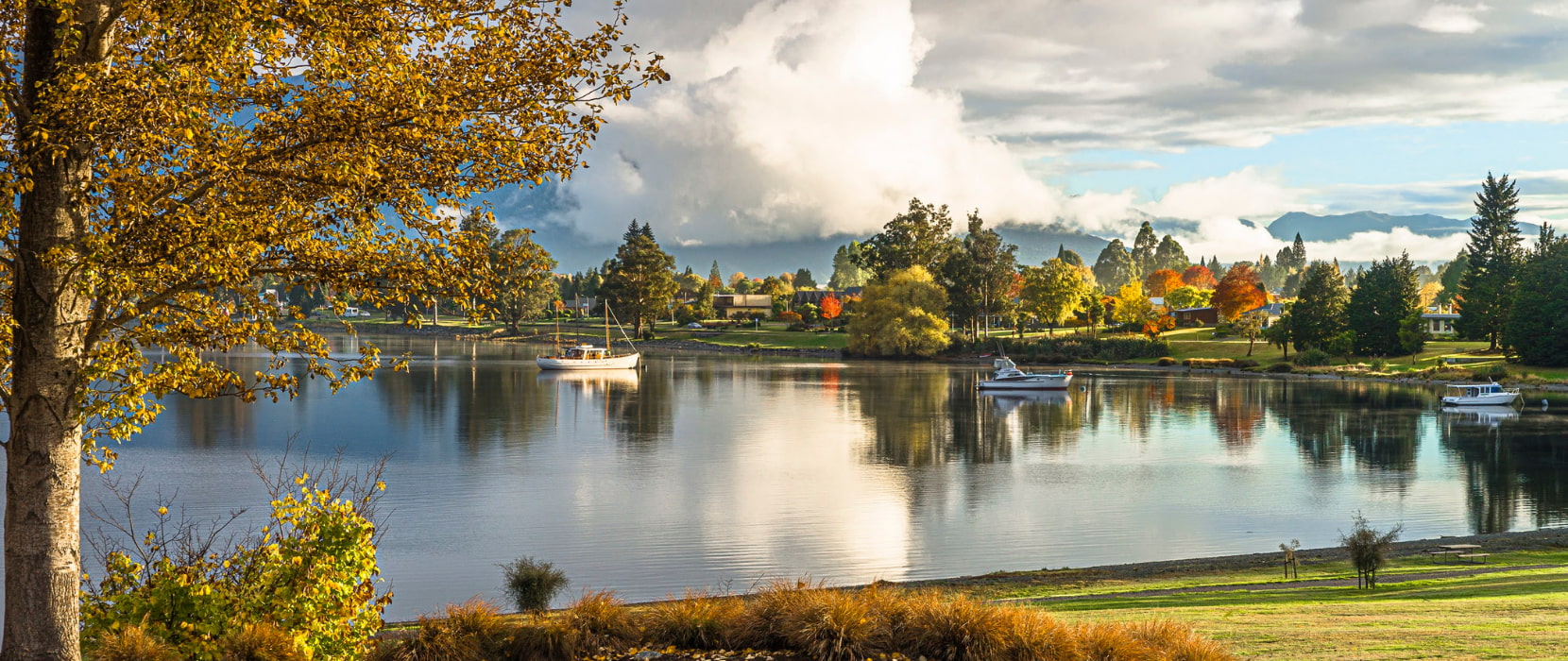 Lake Te Anau in autumn