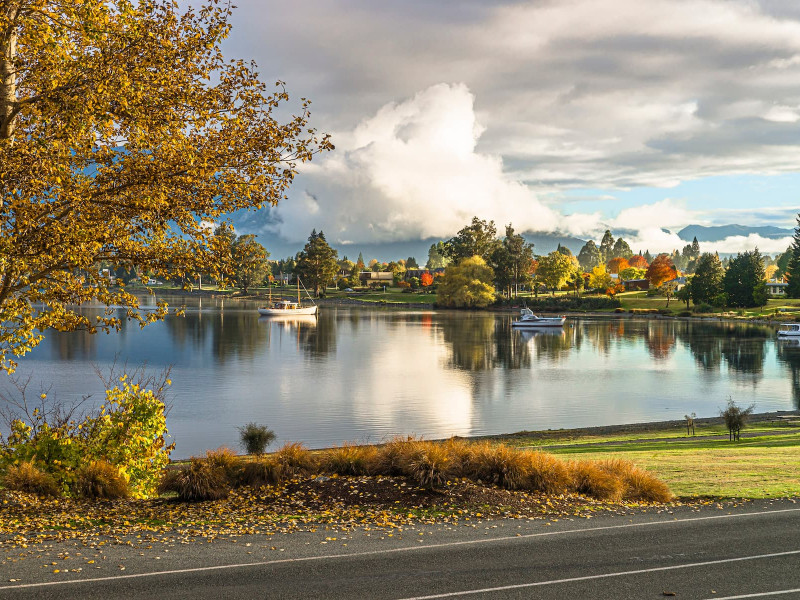 te anau view of lake in autumn